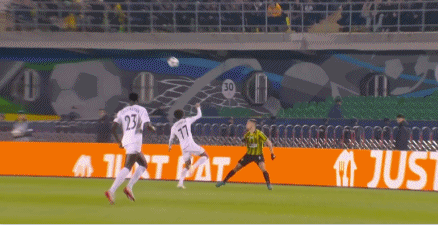 险动作染红, 作为防线最 险动作染红, 作为防线最